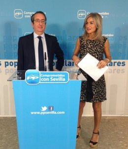 Los parlamentarios del PP por Sevilla, Rafael Salas y Patricia del Pozo