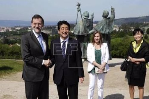 Mariano Rajoy recibe a Shinzo Abe en el Monte do Gozo, en Santiago