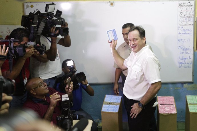 El candidato presidencial panameño Juan Carlos Navarro