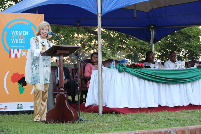 Presentación del servicio de taxis 'Mujeres al Volante' en Sierra Leona