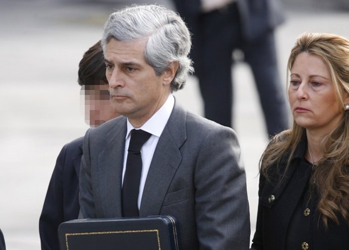 Despues de la muerte de su padre, Adolfo Suárez Illana se enfrenta a un cáncer 