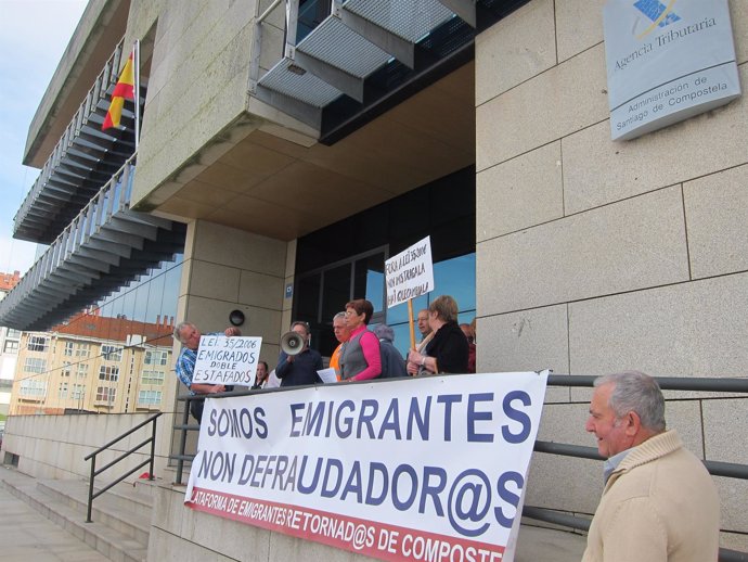 Emigrantes retornados a los que Hacienda reclama declarar sus pensiones