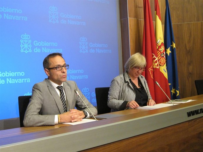 Sánchez de Muniáin y Ana Zabalegui en la rueda de prensa