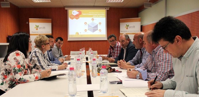 Reunión de Elena Víboras con representantes del sector del ajo