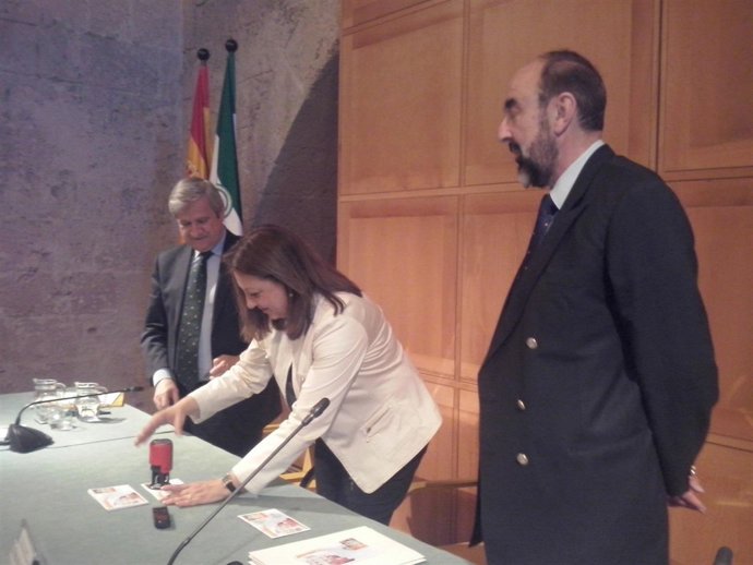 Presentación del sello dedicado al Patrimonio con imagen del Patio de los Leones