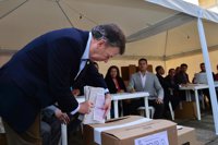 Colombia.- Santos se enfrentaría a una reñida lucha por la reelección en la segunda vuelta, según sondeo