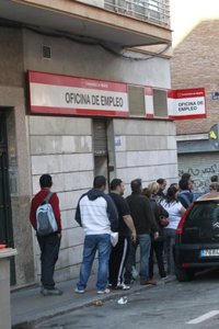 El gasto en prestaciones por desempleo alcanza 2.188 millones en marzo y la cobertura cae al 58,9%