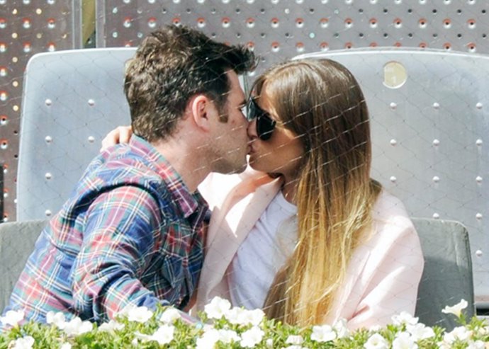 Fonsi nieto y su novia tarde de besos en el master series