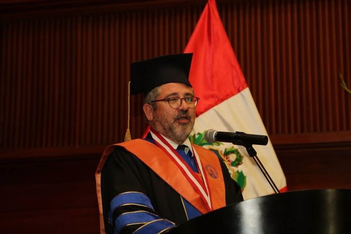 Josep Joan Moreso, investit doctor honoris causa per la UPAO de Perú