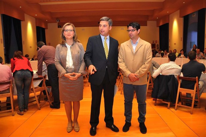 Lorite (centro), entre Prieto y García