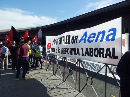 Protesta CGT T2 contra la privatización de Aena