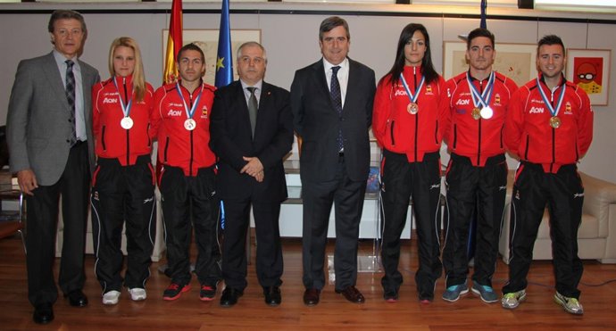 Cardenal recibe a los medallistas de kárate 