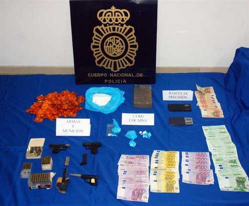 Material intervenido a clan detenido en A Coruña