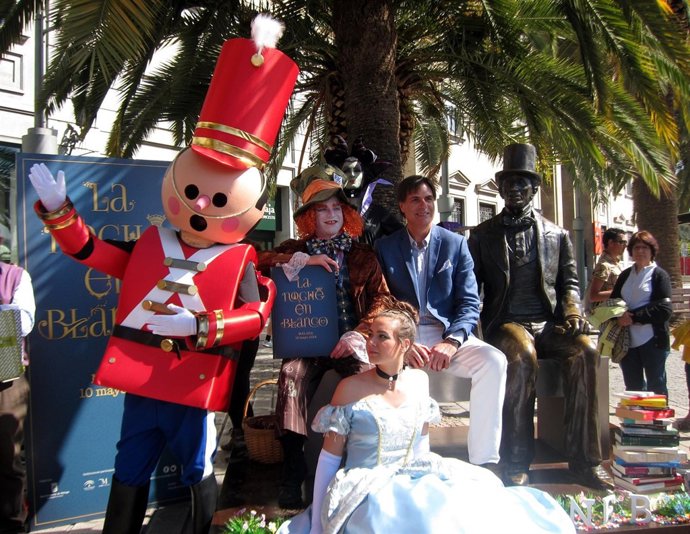 Damián Caneda presenta la imagen de la Noche en Blanco de Málaga de 2014