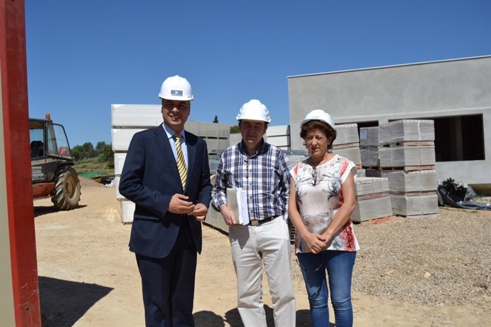 Lorite (izda.) y Luque (dcha.) durante la visita a las obras