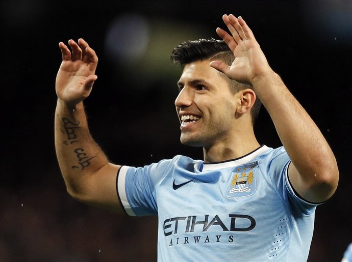 Agüero celebra su 'hat-trick' ante el Watford