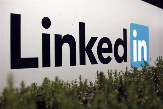El logo de LinkedIn Corporation, una red social para profesionales