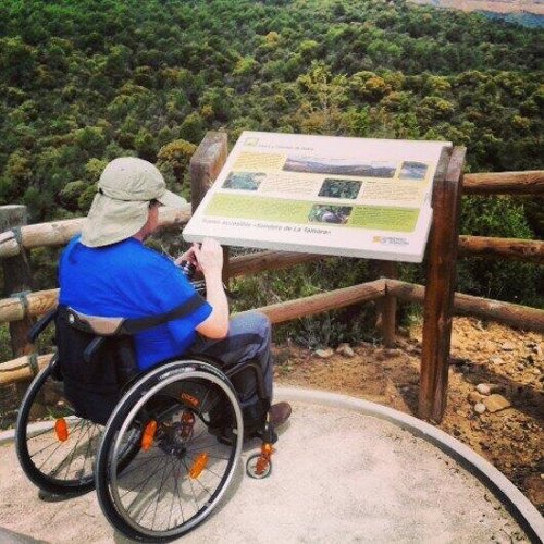Blogueros recorren Aragón en silla de ruedas para comprobar la accesibilidad