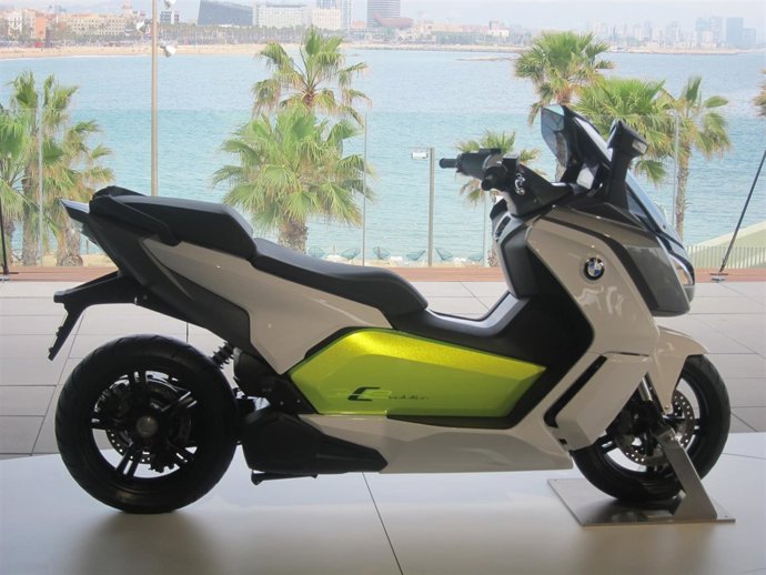 Motocicleta eléctrica de BMW C Evolution en su presentación en Barcelona