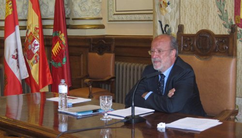 El alcalde de Valladolid, en rueda de prensa tras el Pleno