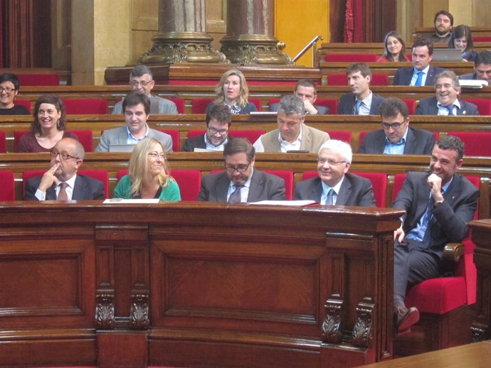 F.Puig, N.Munté, J.M.Pelegrí, F.Mascarell y S.Vila, en el Parlament