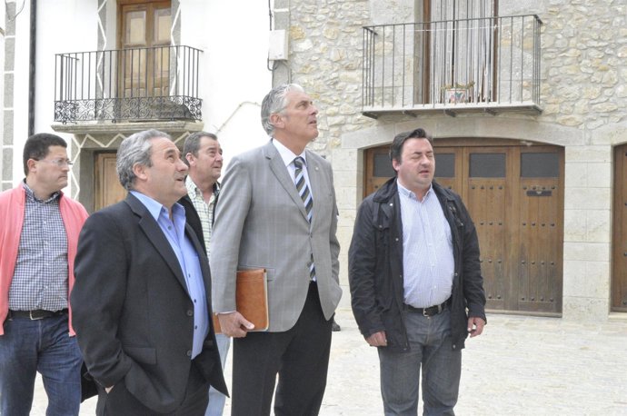 El consejero de Política Territorial, Antonio Suárez, visita el Maestrazgo