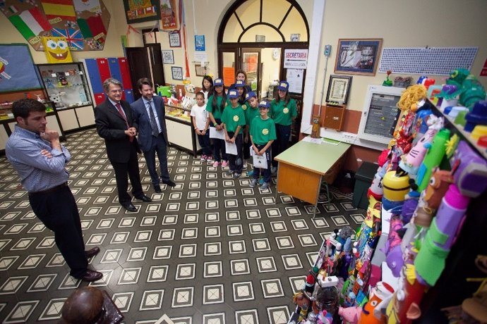 Carlos Alonso y Díaz Llanos visitan el Colegio San Fernando