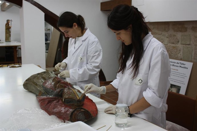 Tarazona Monumental ha iniciado su taller de restauración de bienes muebles