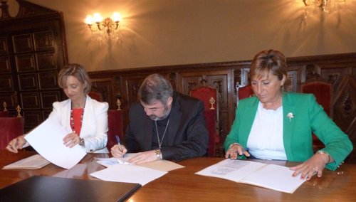 Fernández, Escribano y Pobo en la firma del convenio este miércoles