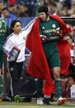 Petr Cech, portero del Chelsea, en el momento de su lesión