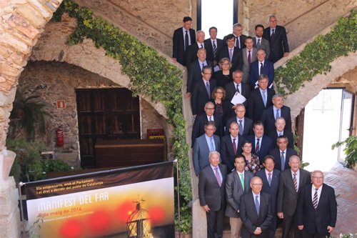 Ptes y representantes de las 28 entidades que han firmado el Manifest del Far