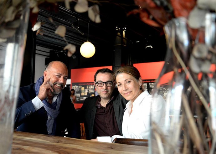 El actor Òscar Molins, el director Sergi Belbel y la actriz Emma Vilarasau