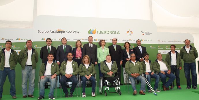 La Reina preside la presentación del equipo paralímpico de Vela