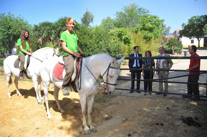 Un momento de la visita al Centro Agropecuario