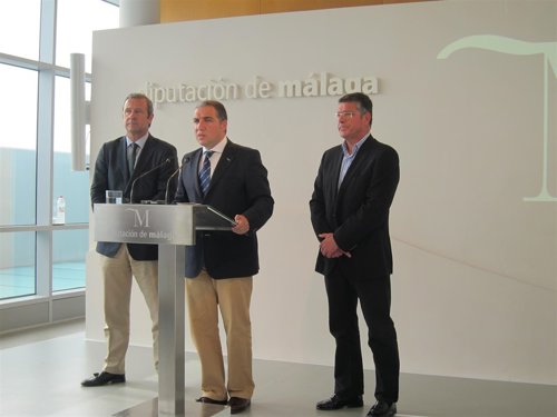 Elías Bendodo, junto a Luis Díaz y José Alberto Armijo, en Diputación