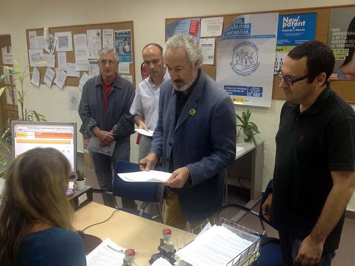 Representantes de la Mesa de la Ría en Huelva.