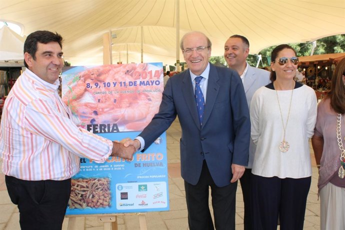El alcalde de Huelva, Pedro Rodríguez, en la Feria de la Gamba.