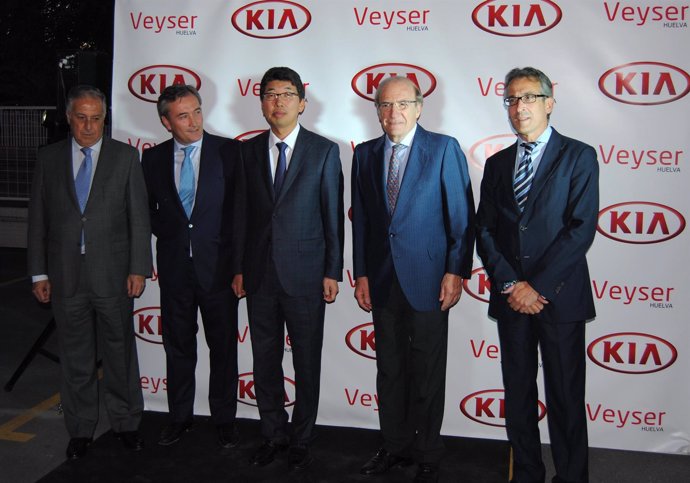 Pedro Rodríguez asiste a la inauguración de un nuevo concesionario KIA
