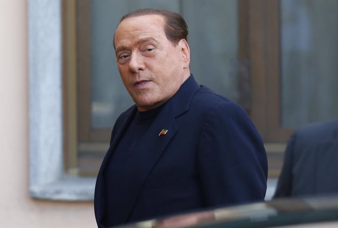 Silvio Berlusconi llega para cumplir servicios sociales