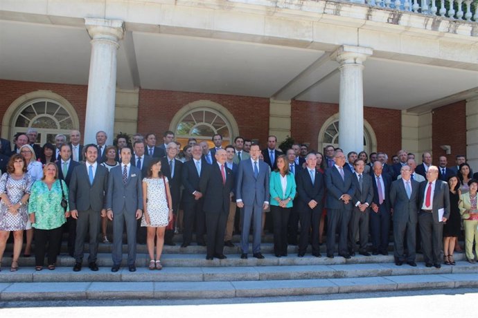 Acuerdo por la Sanidad entre Mato, los médicos y los enfermeros