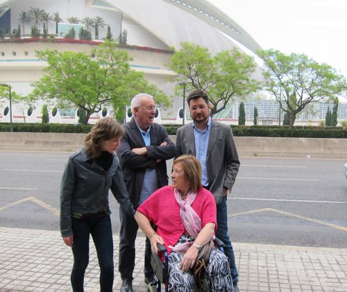 IU abre campaña frene al Palau de les Arts