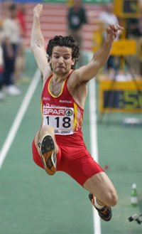 Avilés decreta un día de luto por la muerte de Yago Lamela e instala una mesa de condolencias en El Quirinal