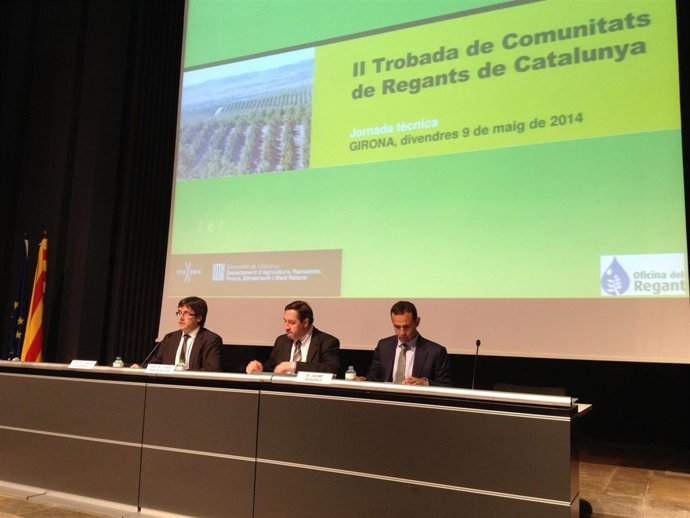 El conseller J.M.Pelegrí, con la Asociación Catalana Comunidades Regantes