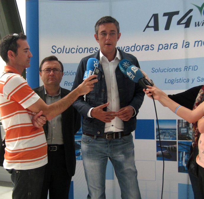 Miguel Ángel Heredia y Eduardo Madina en AT4 Wireless en el PTA