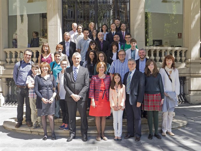Representantes de Ibercaja, junto a los premiados