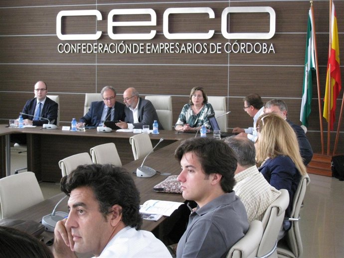Un momento de la reunión en la sede de CECO