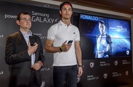 Cristiano Ronaldo con el Galaxy S5