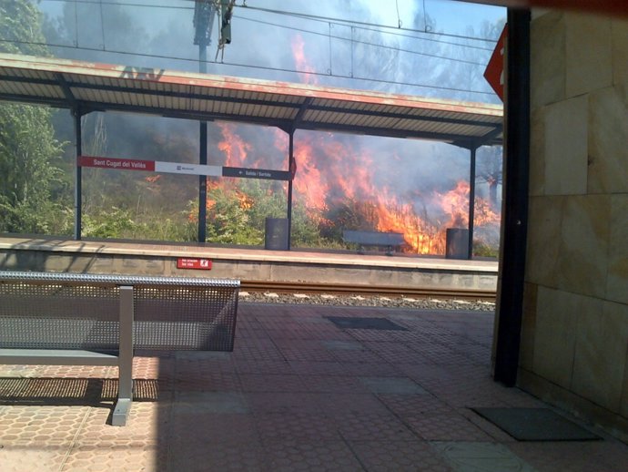 Incendio cerca de la estación de Sant Cugat