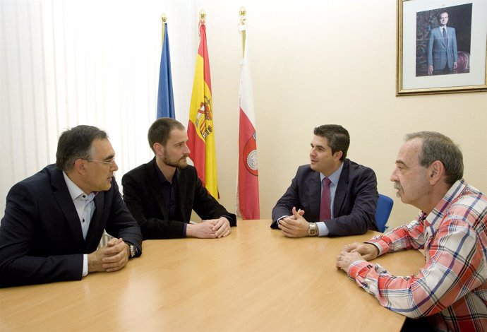 Reunión de Carlos León con Rioman Malachowski, del Banco de Sangre de Lotz