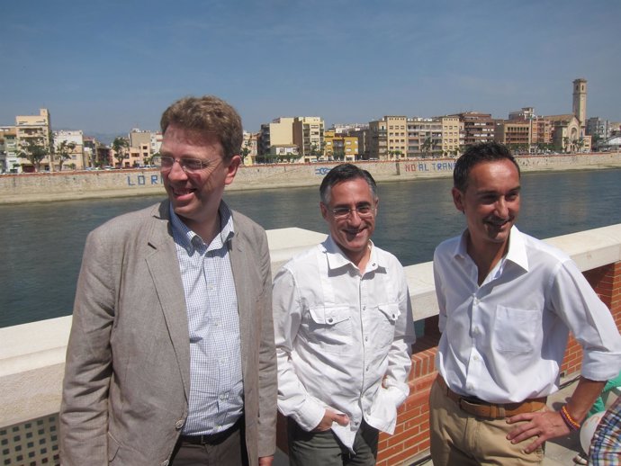 El eurodiputado de CiU Ramon Tremosa, alcalde de Tortosa, Ferran Bel i Joan Pere